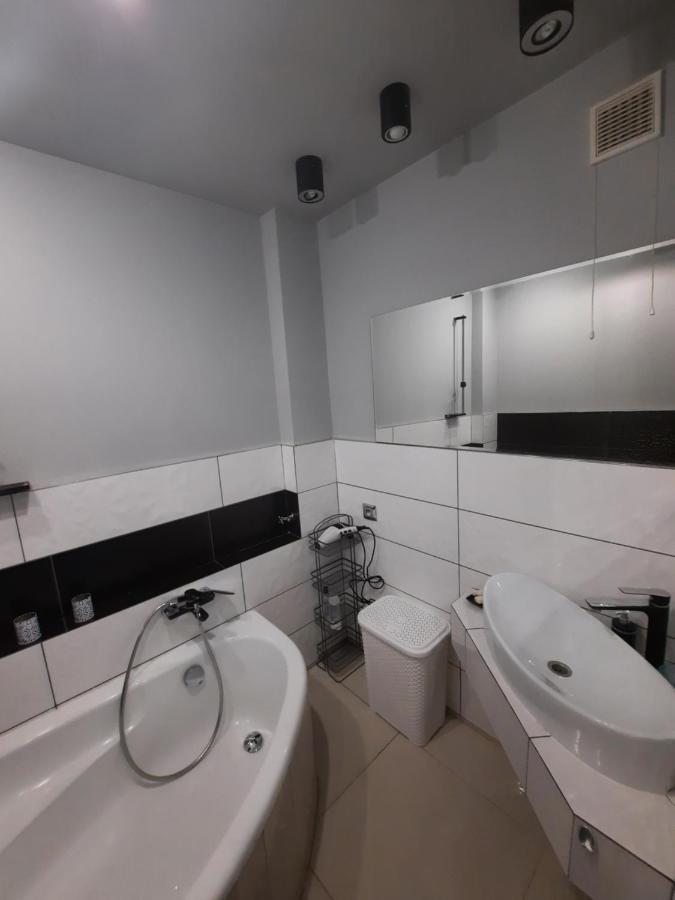 Apartament Zorzy Przy Instytucie Kardiologii Anin Apartman Varsó Kültér fotó