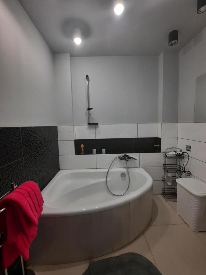 Apartament Zorzy Przy Instytucie Kardiologii Anin Apartman Varsó Kültér fotó